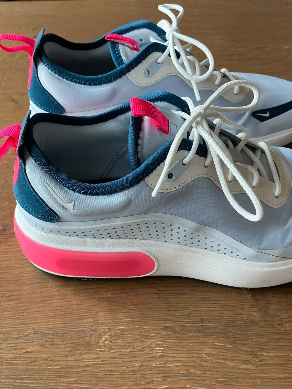 Nike super clean